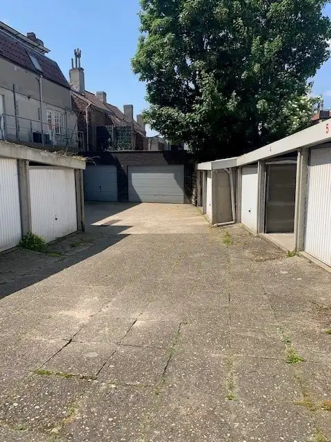 Klassieke afgesloten garagebox  te verdedigingstraat Gent  foto 4