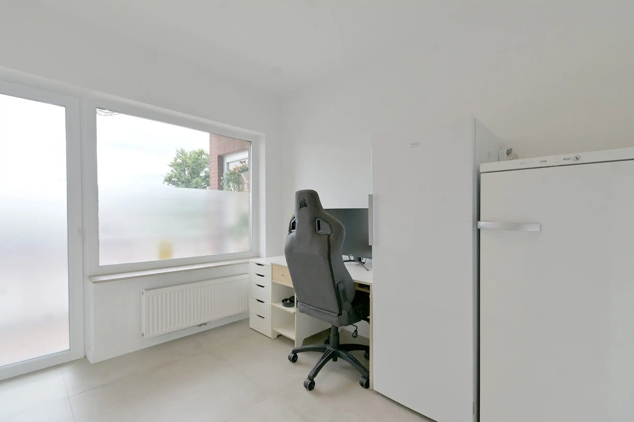 Vernieuwd appartement met drie slaapkamers en garage in Sint-Niklaas foto 14