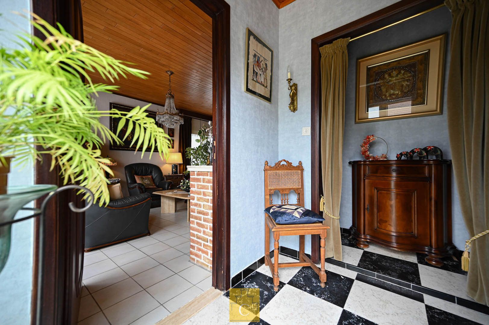 charmante driegevelbungalow met tuin en garage in hartje Loppem foto 2