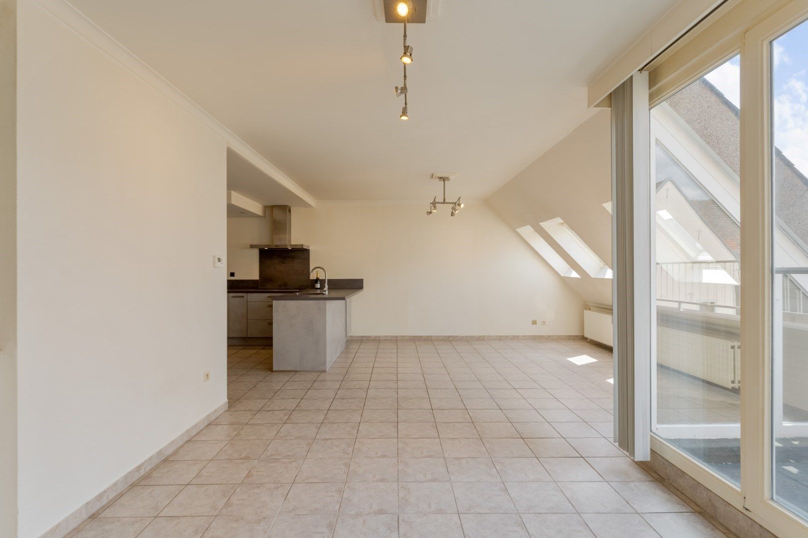 Goed verzorgd, gezellig duplex-appartement in het centrum met 2 slaapkamers, bureelruimte, terras foto 6