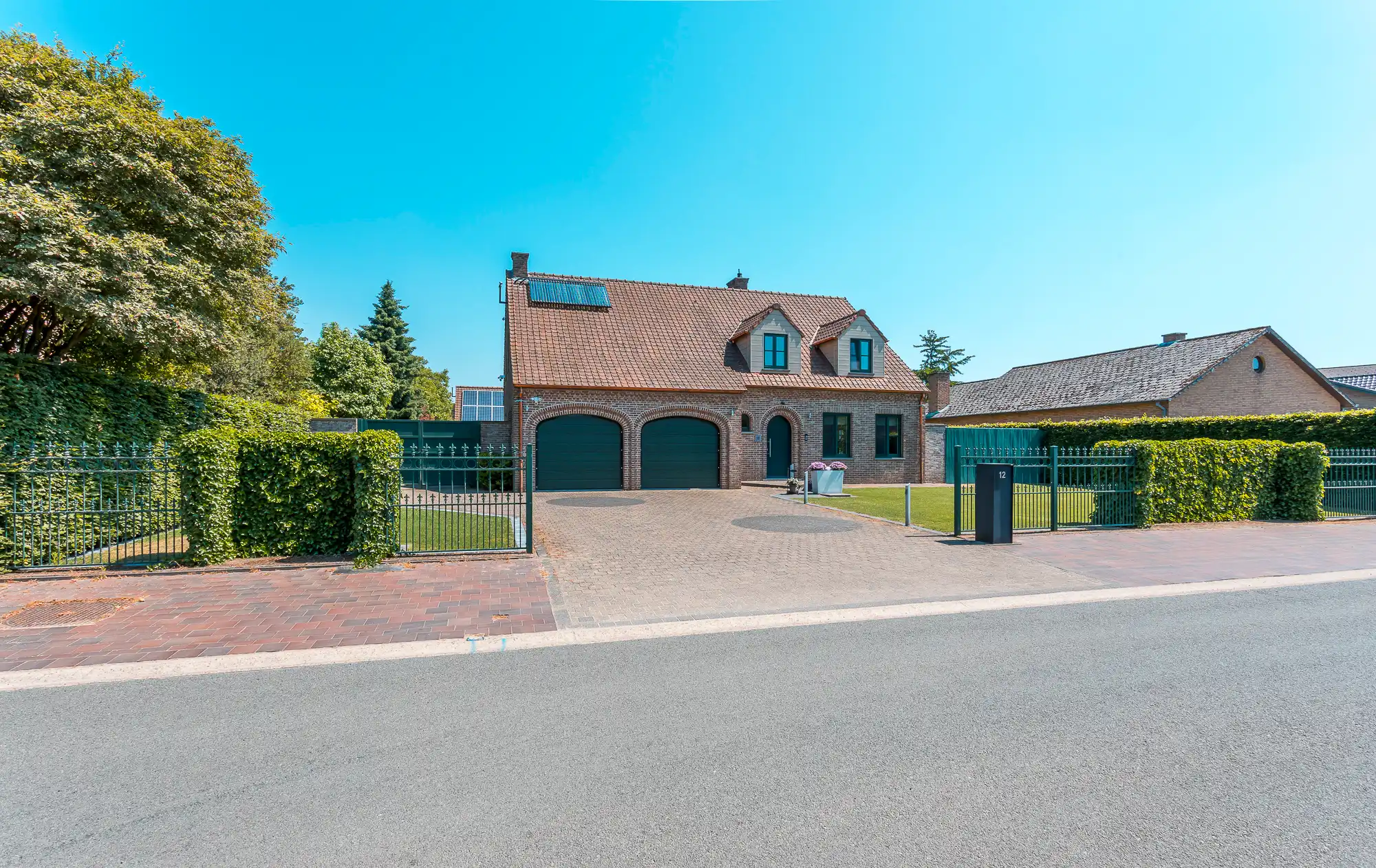 TE KOOP: Villa met kwaliteitsmaterialen en bijgebouw op perceel van 19a 65ca te Kaulille (Bocholt) foto 2