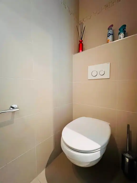 Luxueus appartement met breed terras en zijdelings zeezicht foto 20