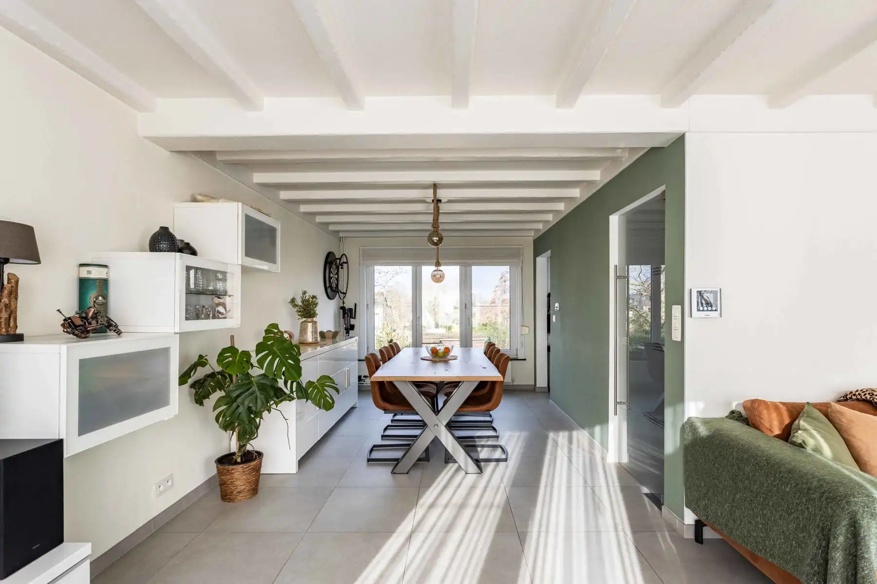 Gerenoveerde bel-etage woning met garage in rustige woonwijk. foto 6