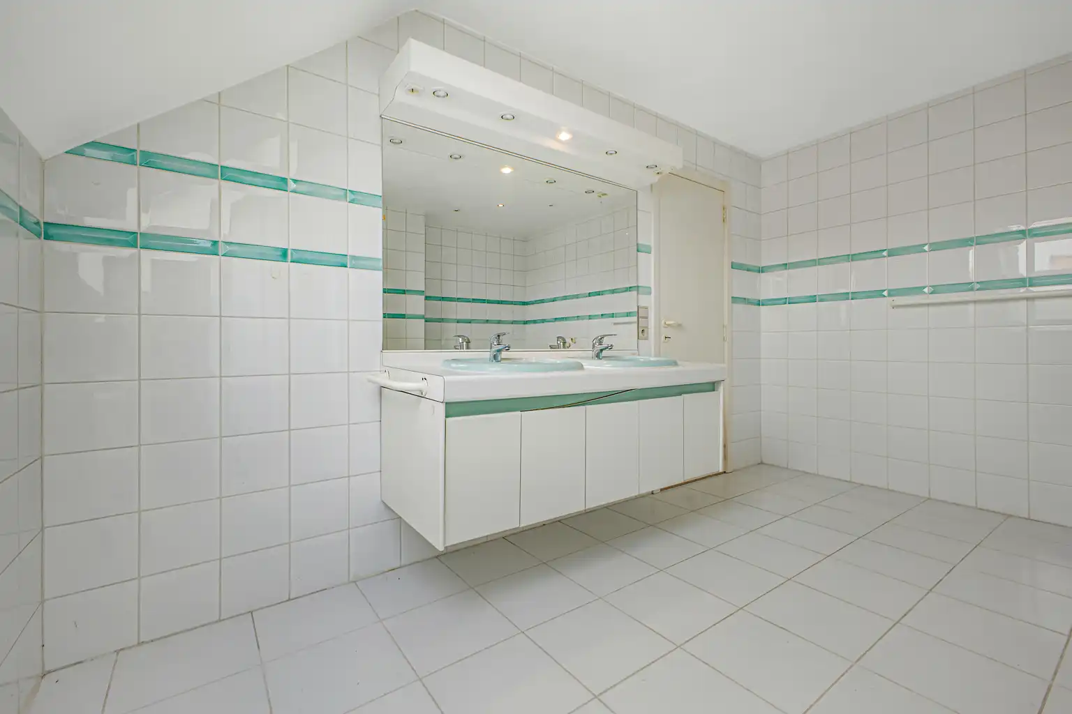 Appartement met 3 slpks, bureel, terras, kelder en garage foto 15