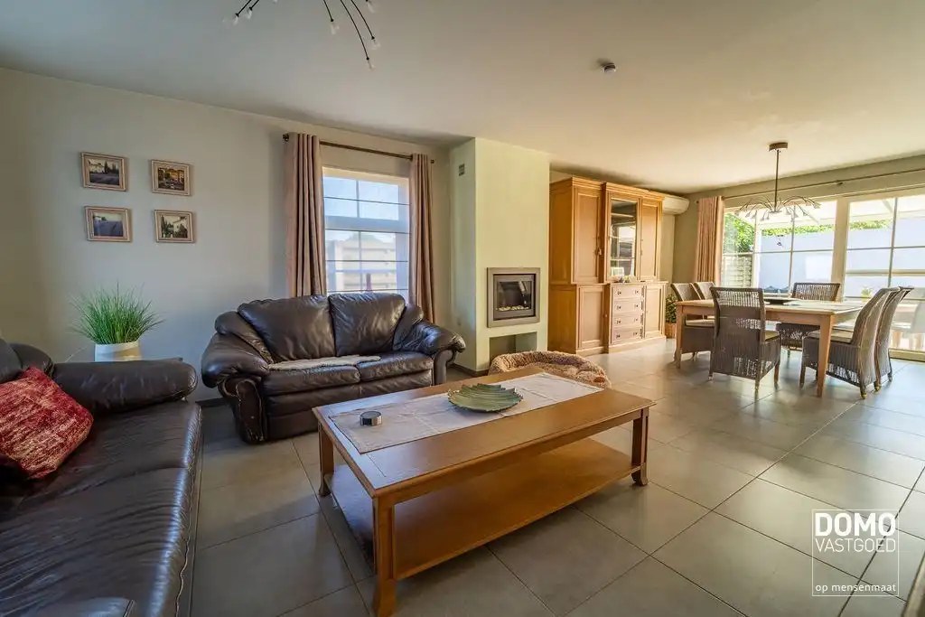 Ruime villa met paardenaccommodatie en wedstrijdstal gelegen te Herk-de-Stad - EPC-label: B - Bewoonbare vloeroppervlakte: 296m² foto 7