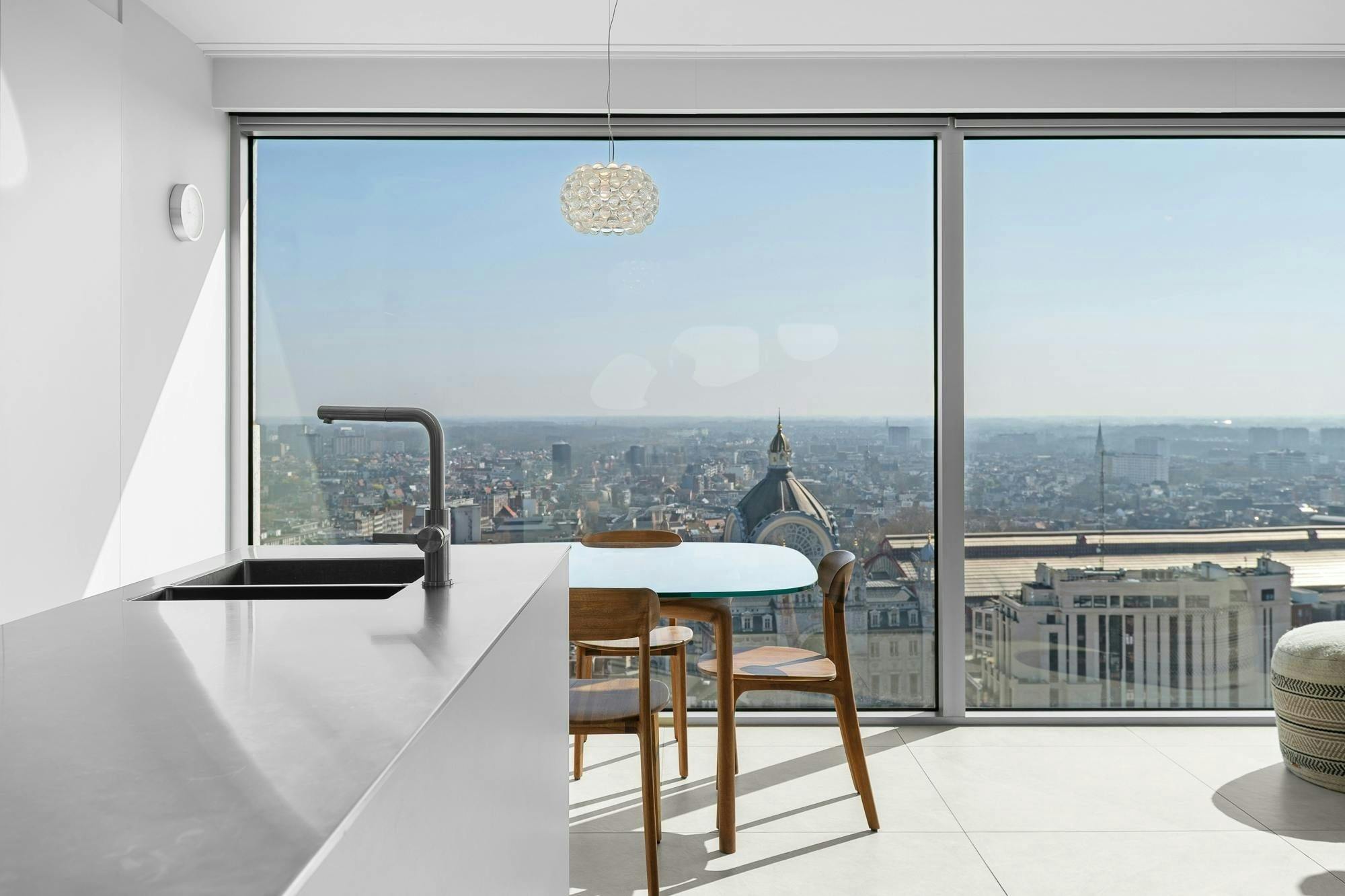 Exclusief wonen met panoramisch uitzicht in de Antwerp Tower foto 17