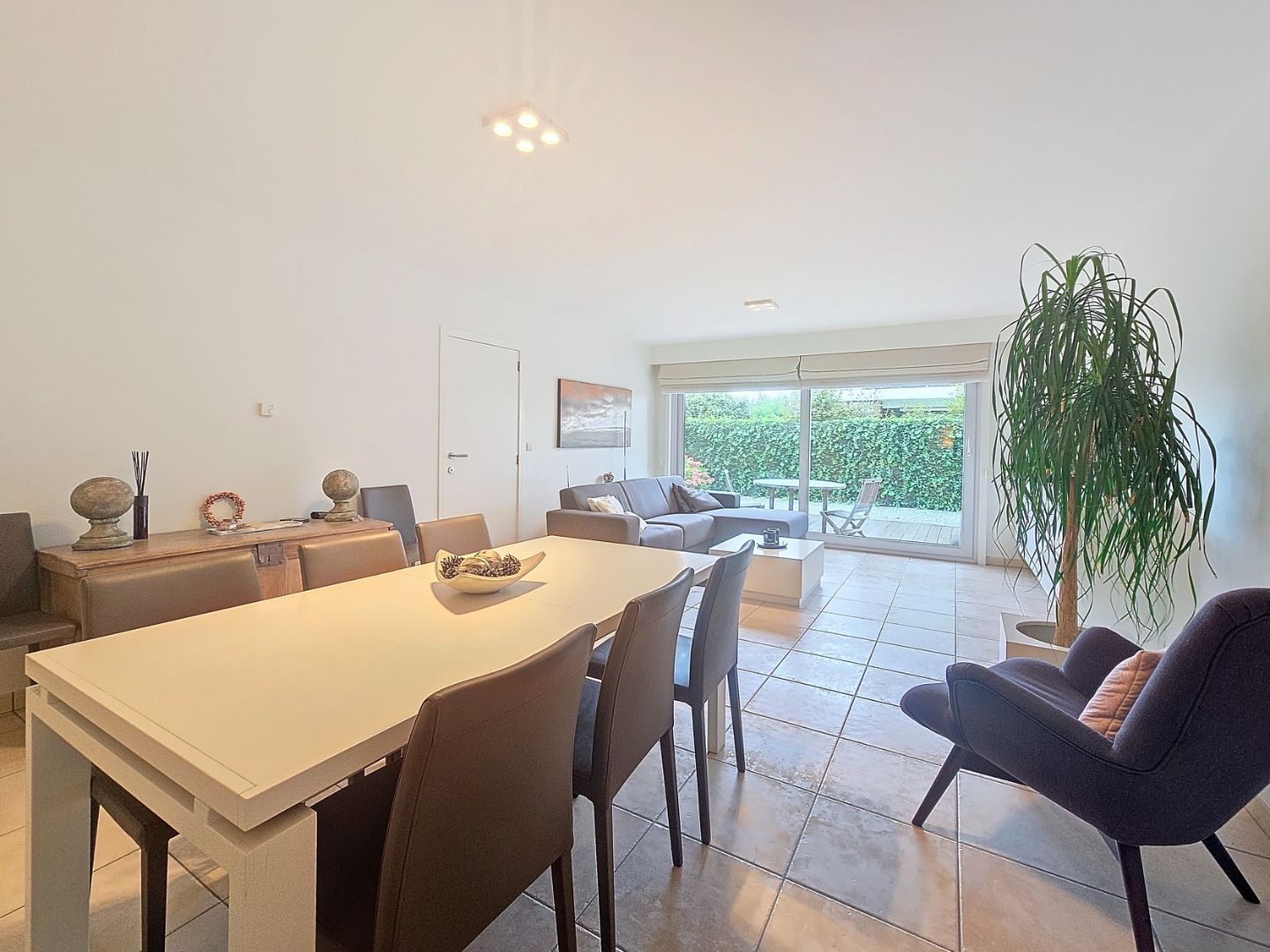 Instapklaar villa-appartement met groot terras op 300m van zee te Nieuwpoort foto 2