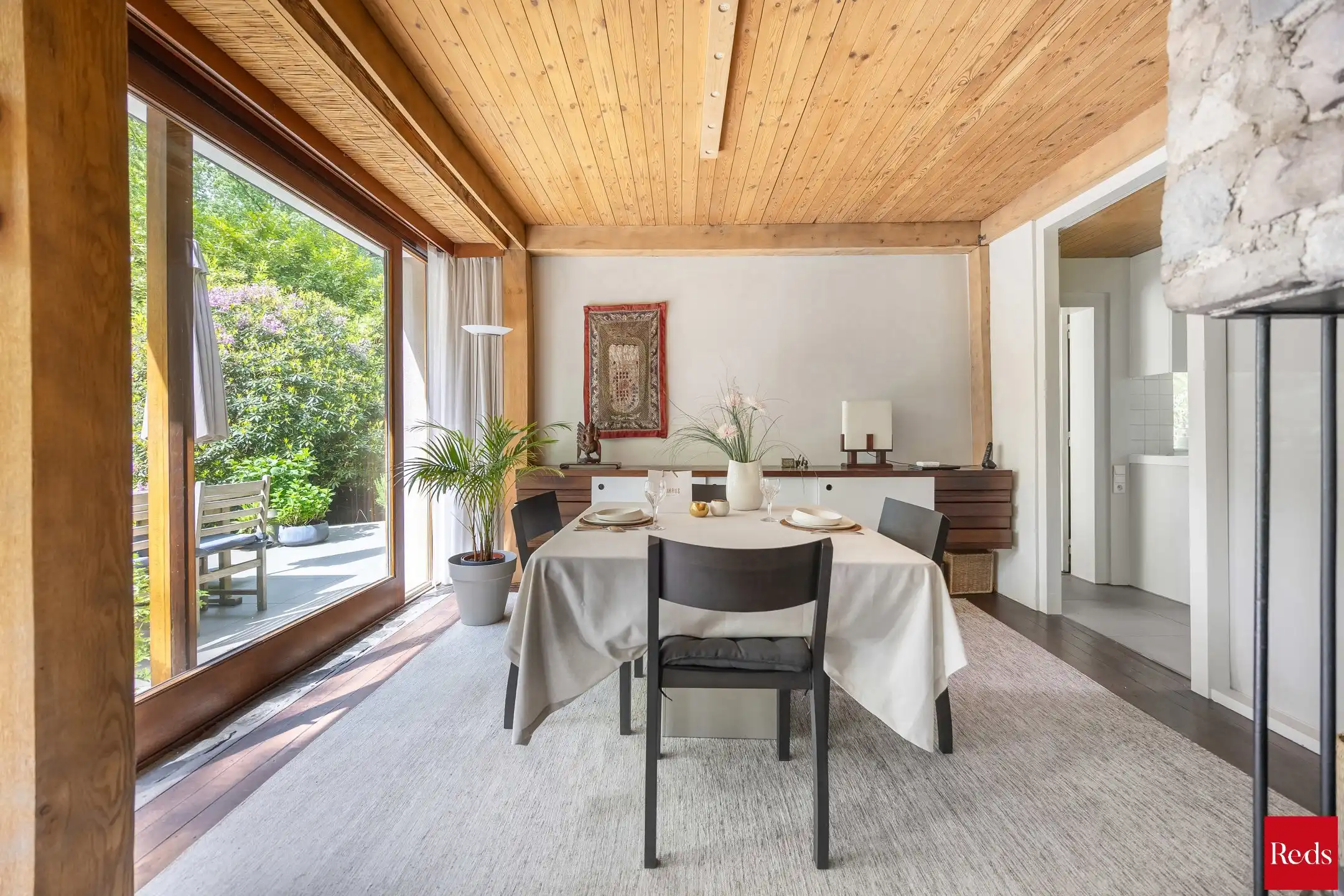 Architecturale woning in het groen met veel licht foto 10