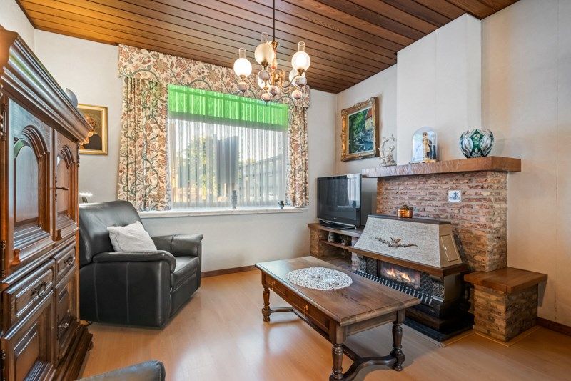 Te renoveren halfopen woning met veel potentieel foto 3