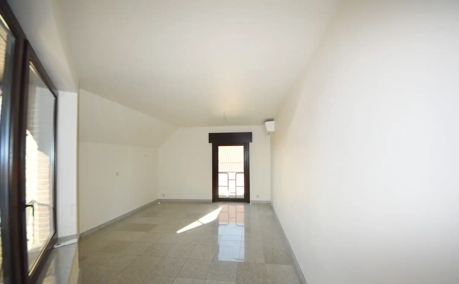 Ruim en lichtrijk gerenoveerd appartement (182 m²) INCLUSIEF GARAGE EN PARKING foto 14