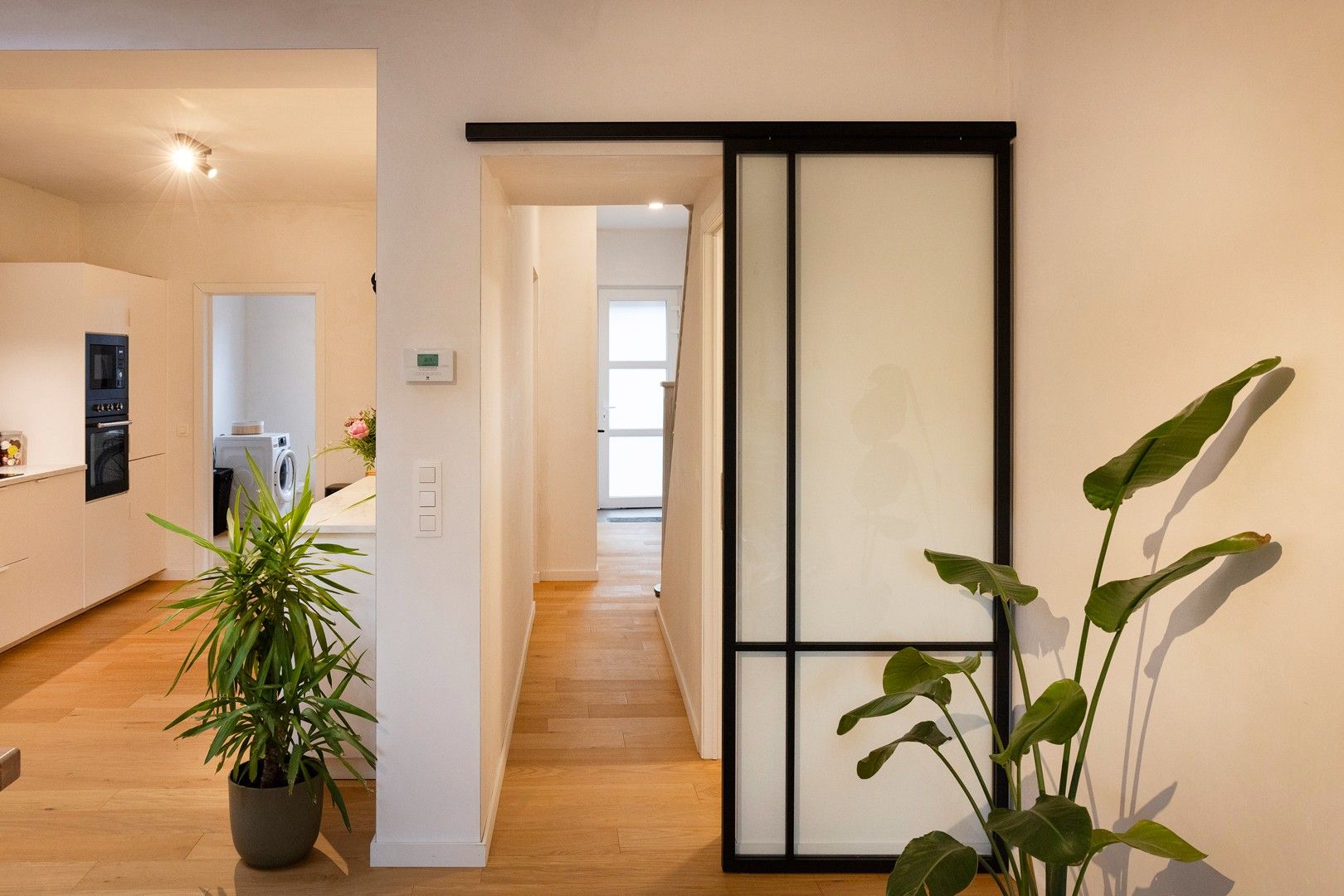 Zeer goed gelegen gerenoveerde woning met tuin. foto 2