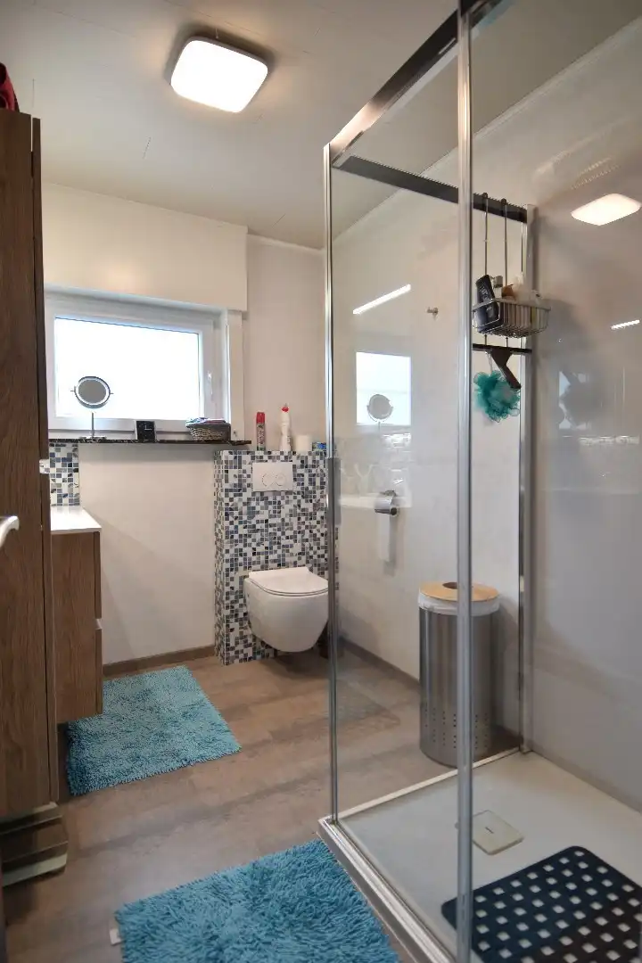 Charmante woning met 3 slaapkamers, dubbele garage en tuin te koop in Wevelgem foto 8