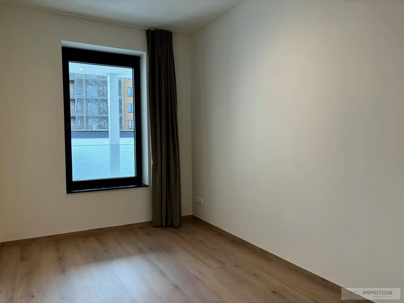 Recente woning met 3 slaapkamers en parking te huur in centrum Kortrijk foto 13