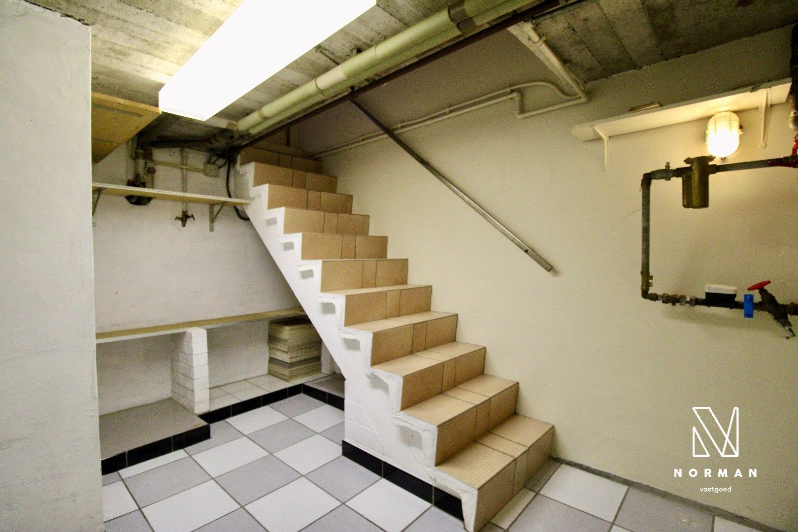 Woning op rustige ligging met uitweg en garage. foto 16