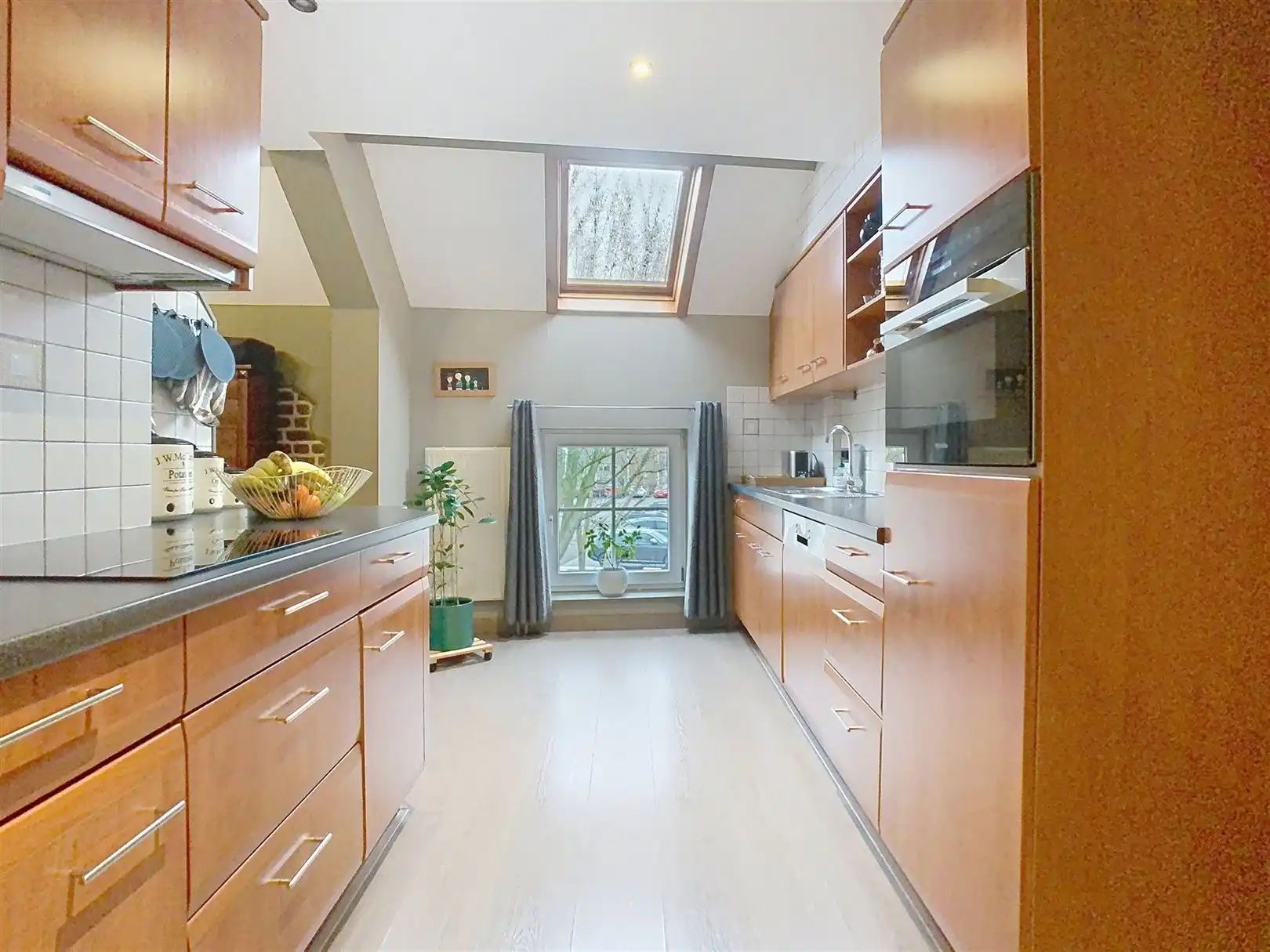 Gebouw met ruim 4 slaapkamer appartement en gelijkvloerse handelszaak foto 24