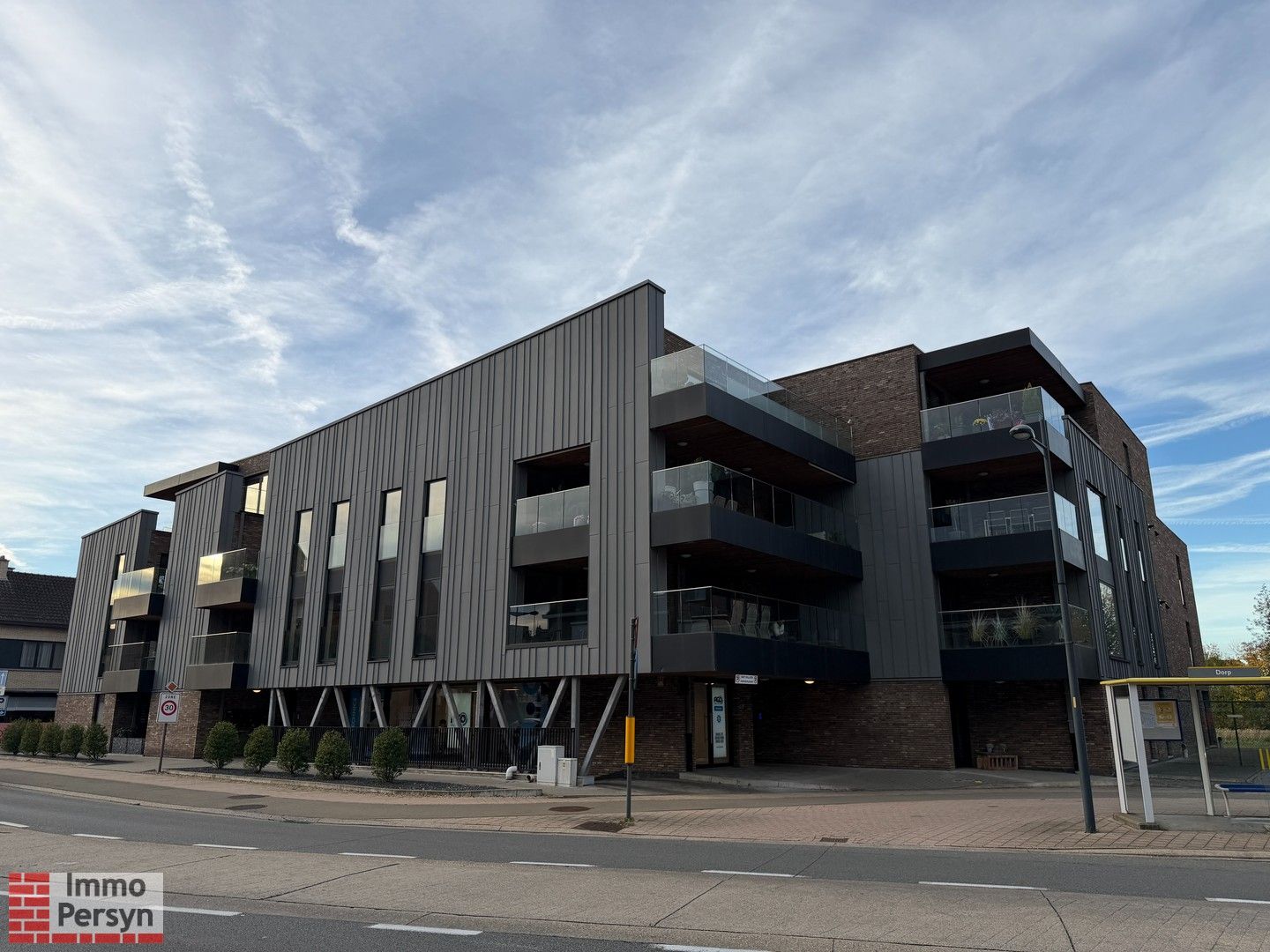 Gelijkvloers  3-slaapkamerappartement met terras foto {{pictureIndex}}