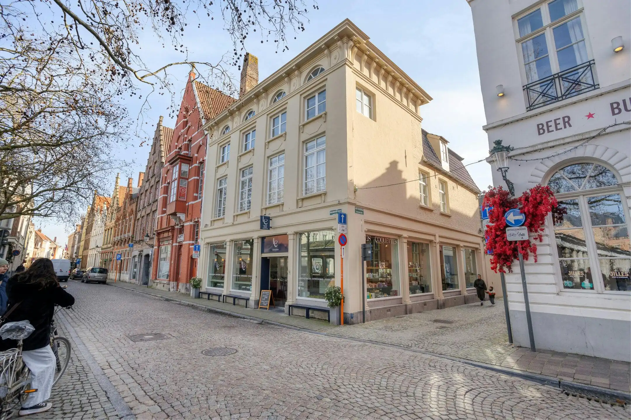 Instapklaar appartement te koop met mezzanine in Brugge foto 9