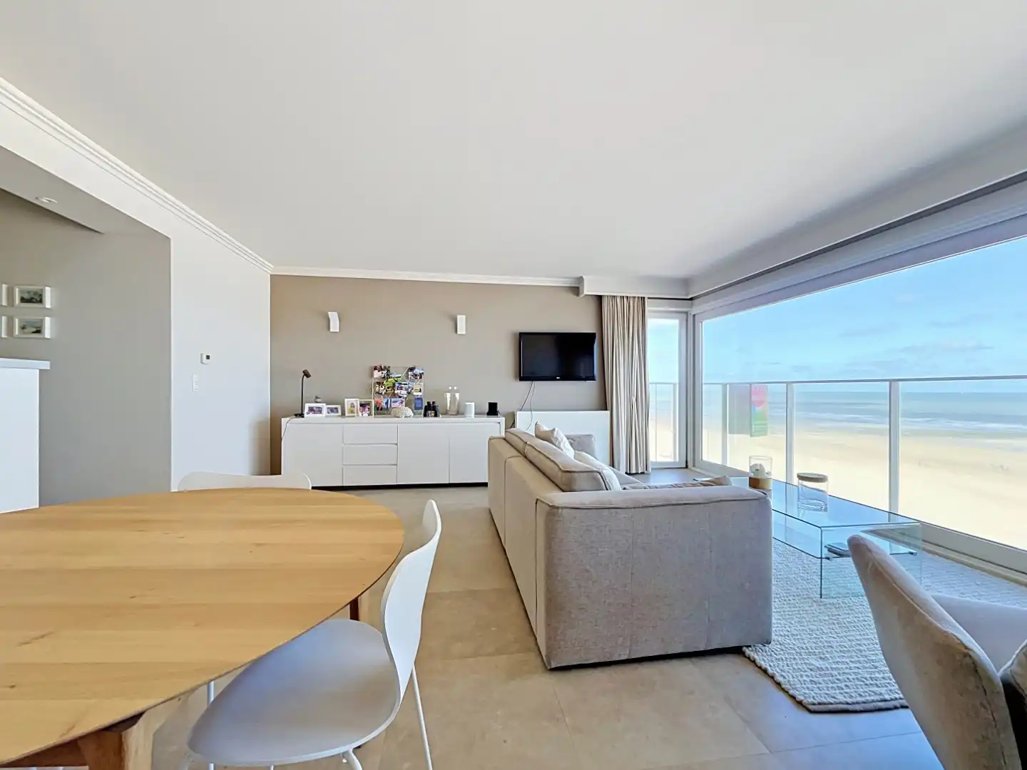 Gerenoveerd appartement met panoramisch zeezicht. foto {{pictureIndex}}