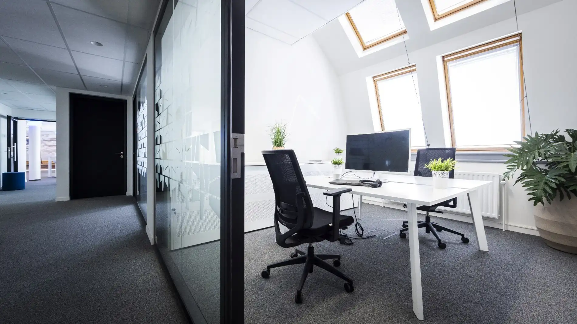 Full-service kantoor in BluePoint Business Center foto 15