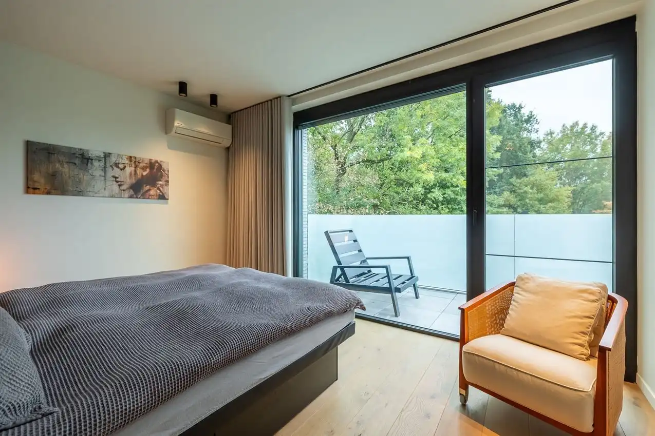 Gemeubelde penthouse met 2 slpk, ruim terras en autostaanplaats foto 16