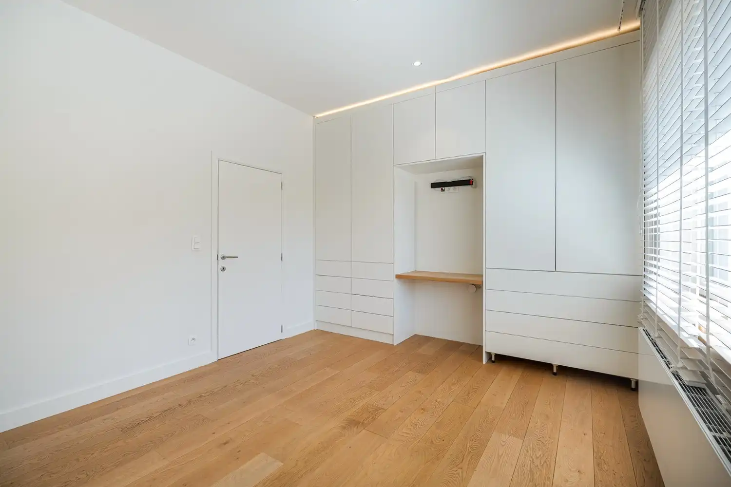 Exclusief wonen met zwembad, bijgebouw en uitzonderlijk veel ruimte foto 17
