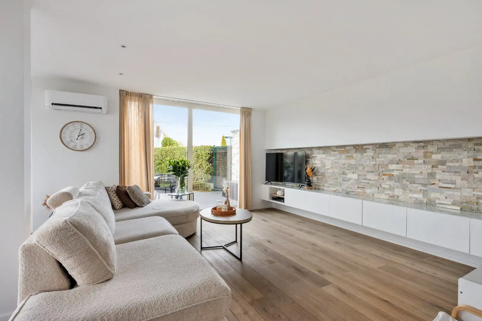 ENERGIEZUINIGE OP-EN-TOP AFGEWERKTE WONING IN TER HAND (GELUWE)  foto 3