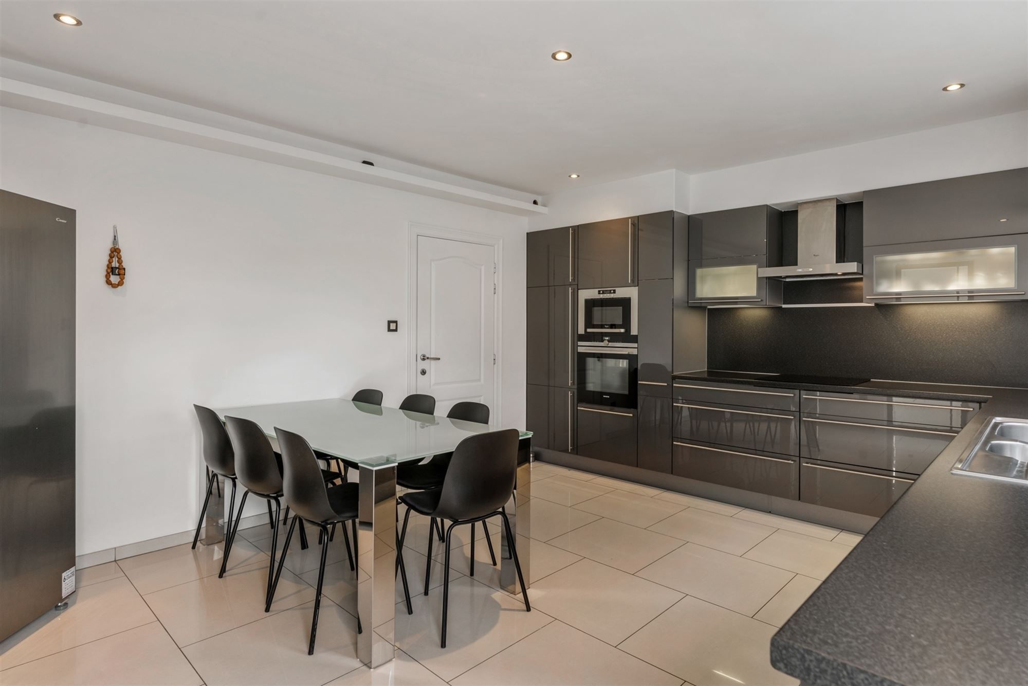 ZEER RUIME WONING MET 5 LAAPKAMERS OP RUSTIGE DOCH CENTRALE LIGGING IN KOERSEL foto 5