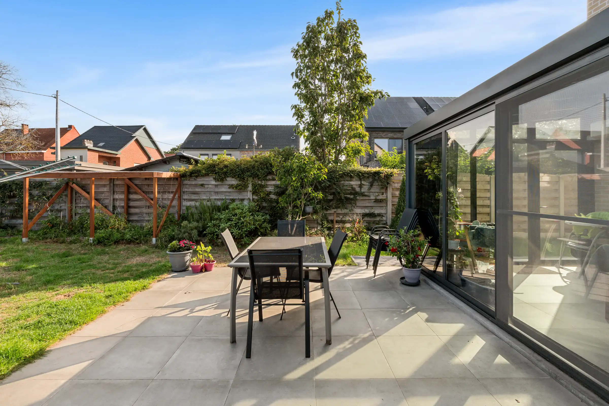 Recente half open bebouwing op gunstige locatie foto 7