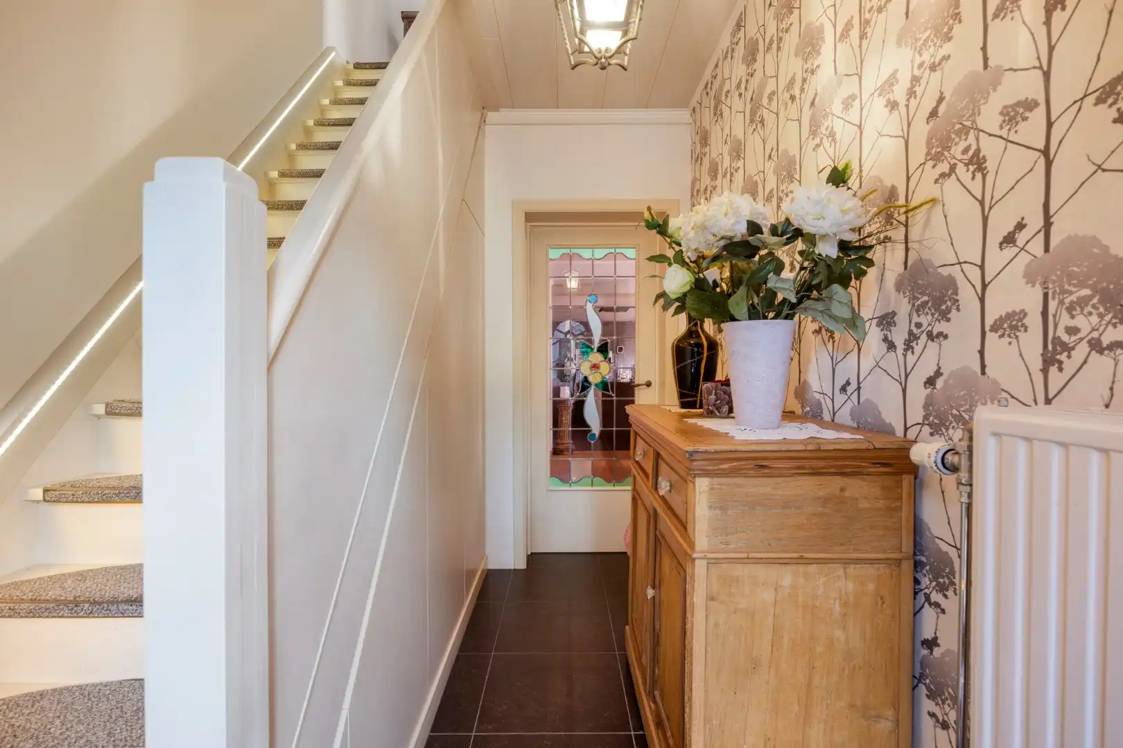 Ruim ingedeelde woning met o.a. 4 slpks op een rustig gelegen perceel van 1.069 m². foto 12