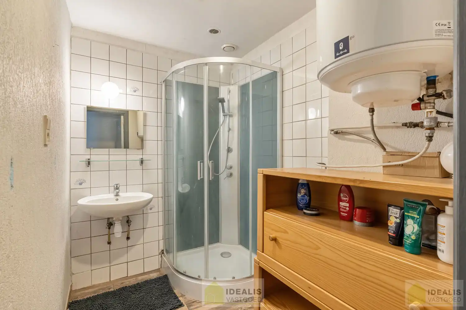 IDEALIS VASTGOED – CHARMANTE EENGEZINSWONING TE WIJCHMAAL, PEER! Deze woning omvat ca. 102m² bewoonbare oppervlakte op een perceel van 2a24ca met op het gelijkvloers inkomhal, bureau, woonkamer, keuken, toilet en berging. Op de verdieping 2 slaapkamers, dressing (mogelijkheid tot 3de slaapkamer in dressing) en badkamer. Uiterst geschikt voor kandidaten op zoek naar een betaalbare woning. foto 12