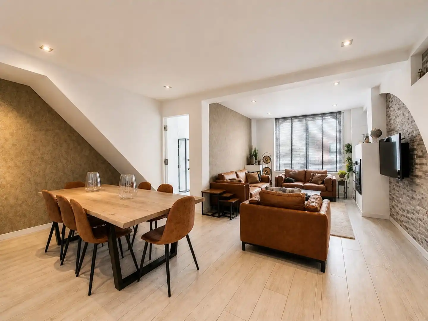 Instapklare woning met 4 kamers en zongericht terras in Nieuwpoort-Stad foto {{pictureIndex}}