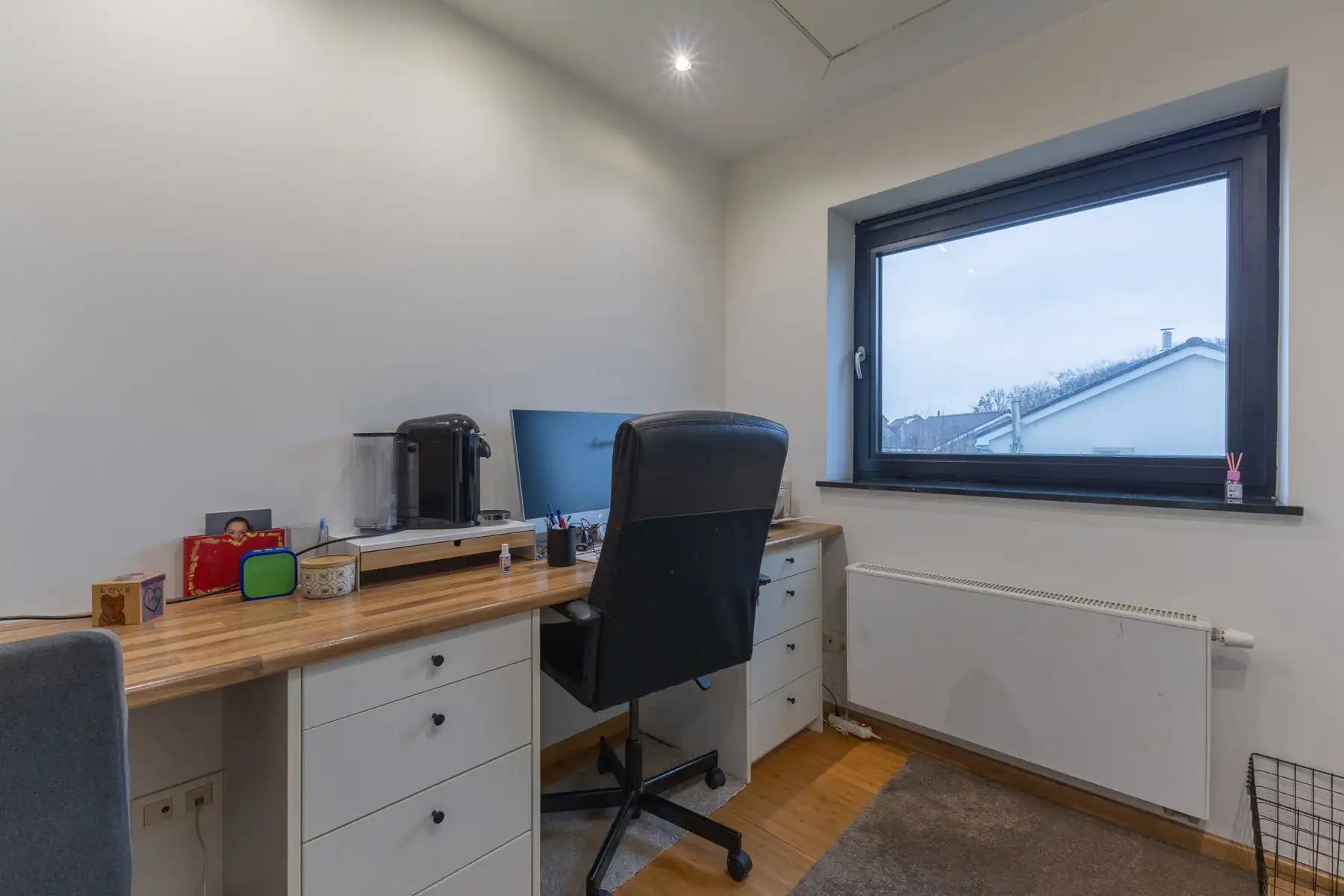 Gerenoveerde en goed onderhouden villa met 4 slaapkamers. foto 24