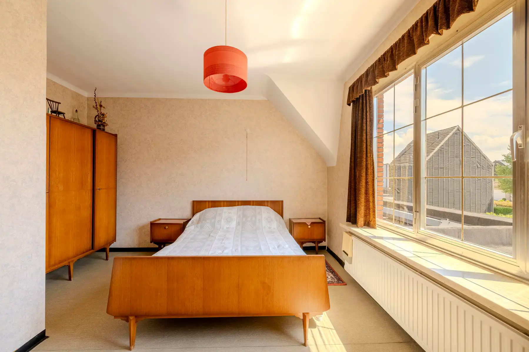 Te renoveren woning met veel potentieel op rustige locatie foto 15
