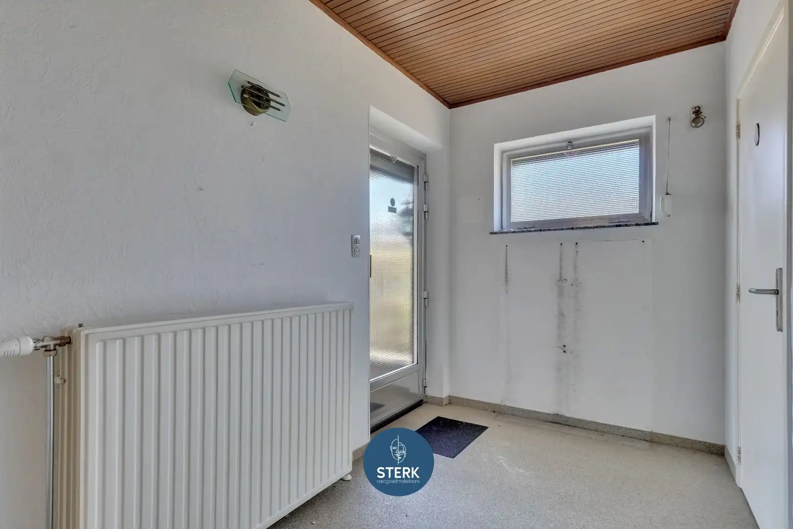 OP TE KNAPPEN SPLITLEVELWONING OP EEN GELIEFDE LOCATIE TE LANAKEN !  foto 5