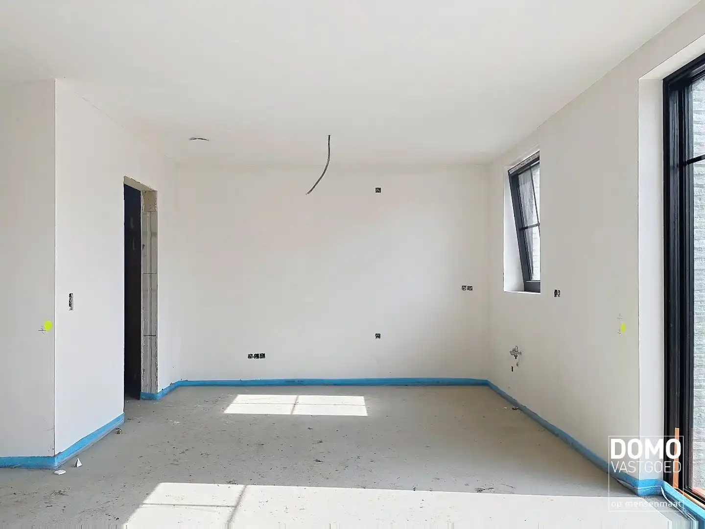 ENERGIEZUINIGE HALFOPENBEBOUWING MET 3 SLAAPKAMERS TE KERMT foto 4