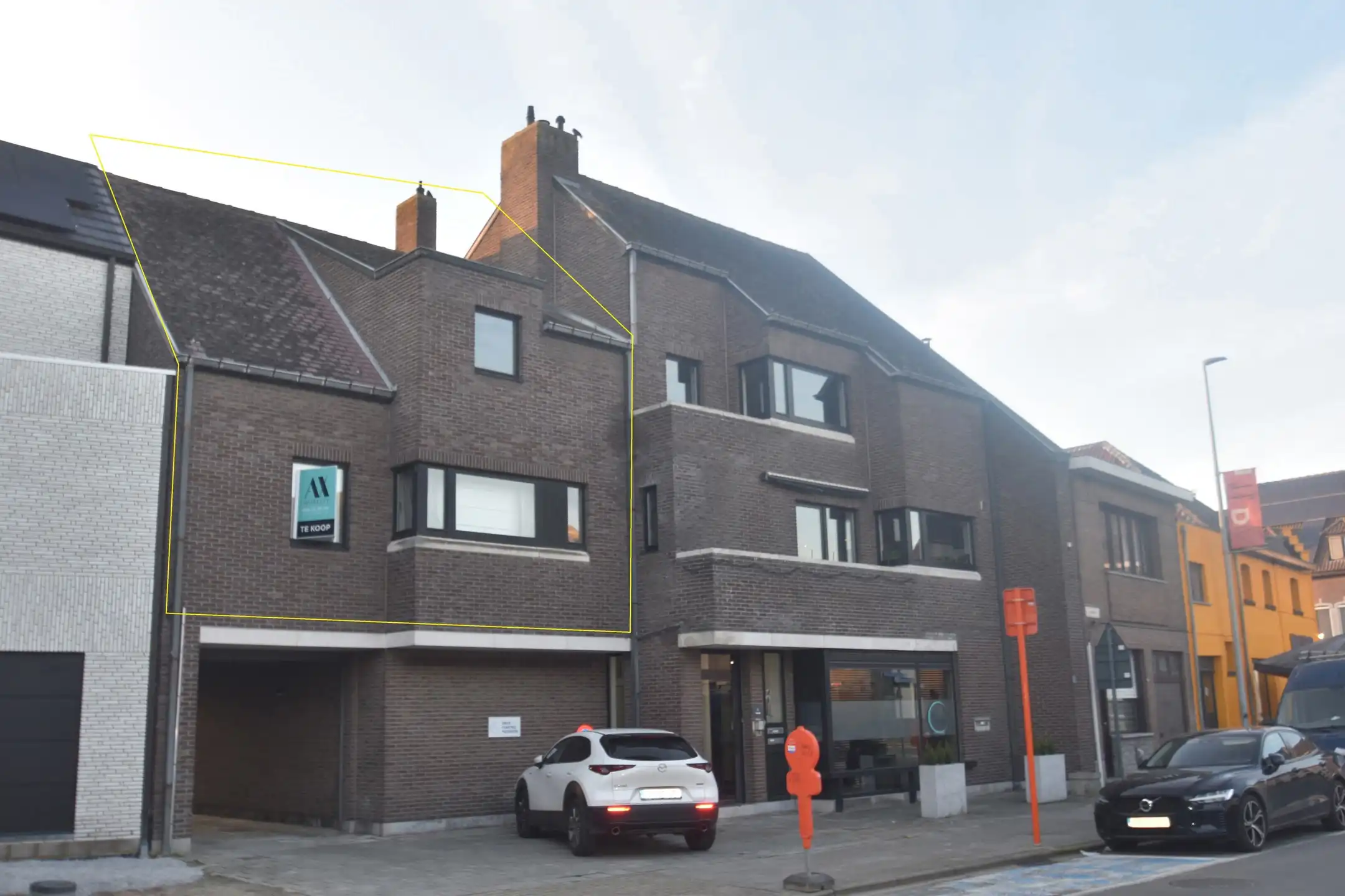 Ruim 3-slpk. duplex-appartement met garage, groot, zonnig terras en ruime bergzolder foto {{pictureIndex}}