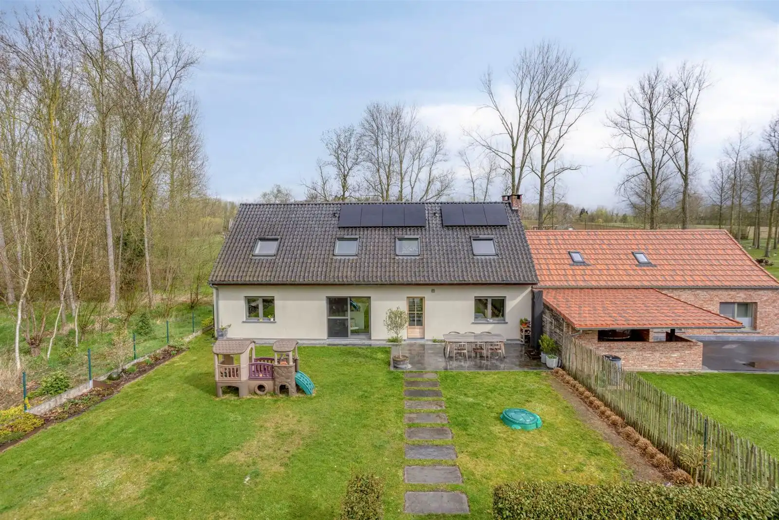Landelijke, instapklare woning met energielabel A! foto {{pictureIndex}}
