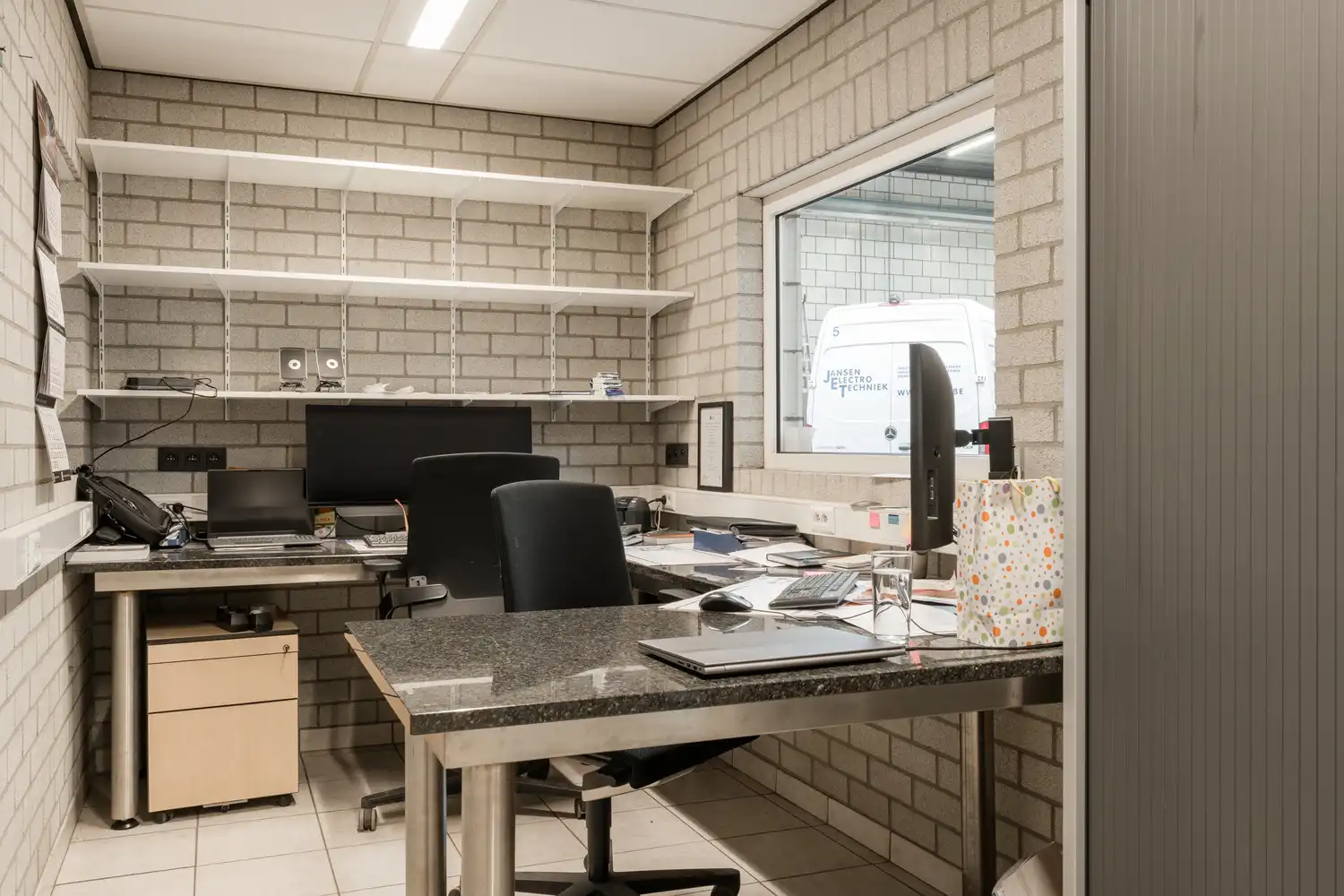 BEDRIJFSPAND MET CONCIERGEWONING foto 80