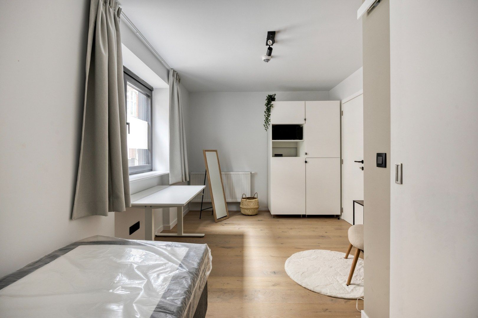 Volledig gerenoveerde en gemeubelde studentenkamers met privé-sanitair.  foto 13