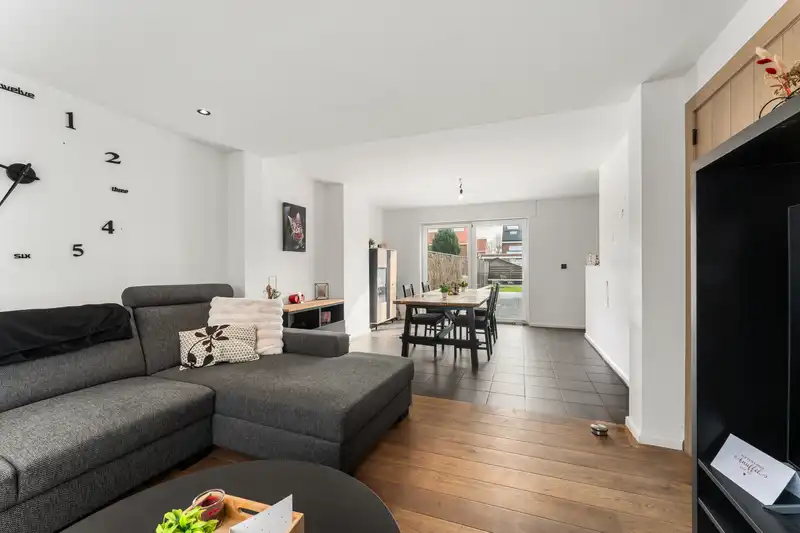 Roeselare : Instapklare, volledig gerenoveerde woning met zonnige tuin aan de rand van de stad (opp 241 m²) foto 3