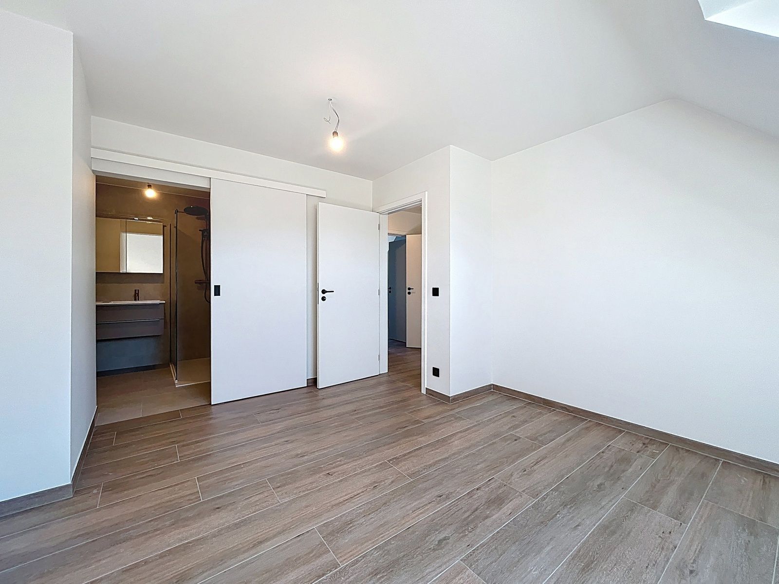 BEN Duplex app met 3 slpks -- 2bdks en terras foto 19