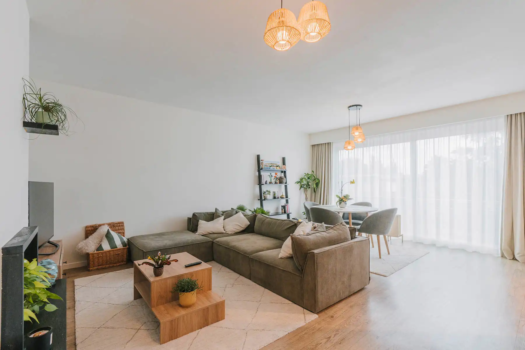 Instapklaar energiezuinig 2-slpk appartement met garagebox foto {{pictureIndex}}