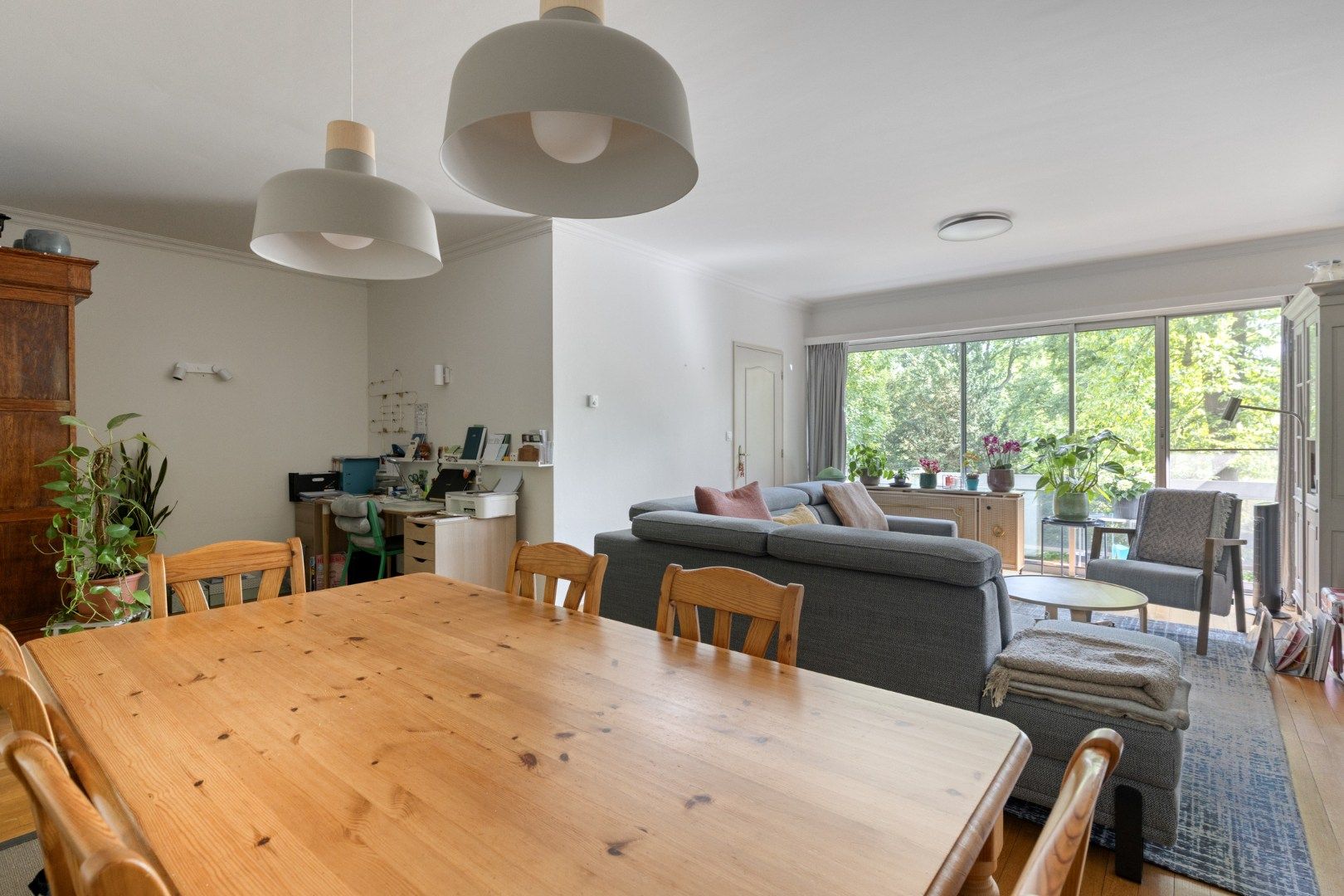 Riant 2-slp appartement met kelder en autostnplts foto 2