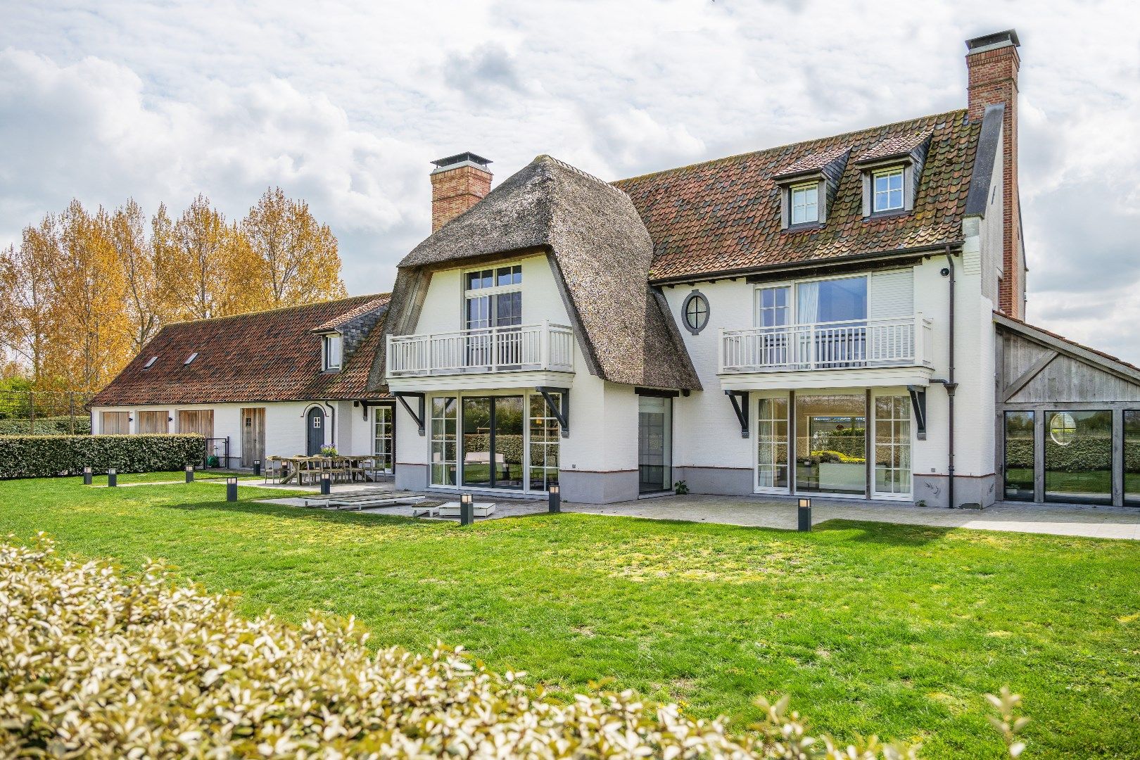 Landgoed met zwembad op meer dan 1 hectare aan de toekomstige golf van Knokke. foto 24