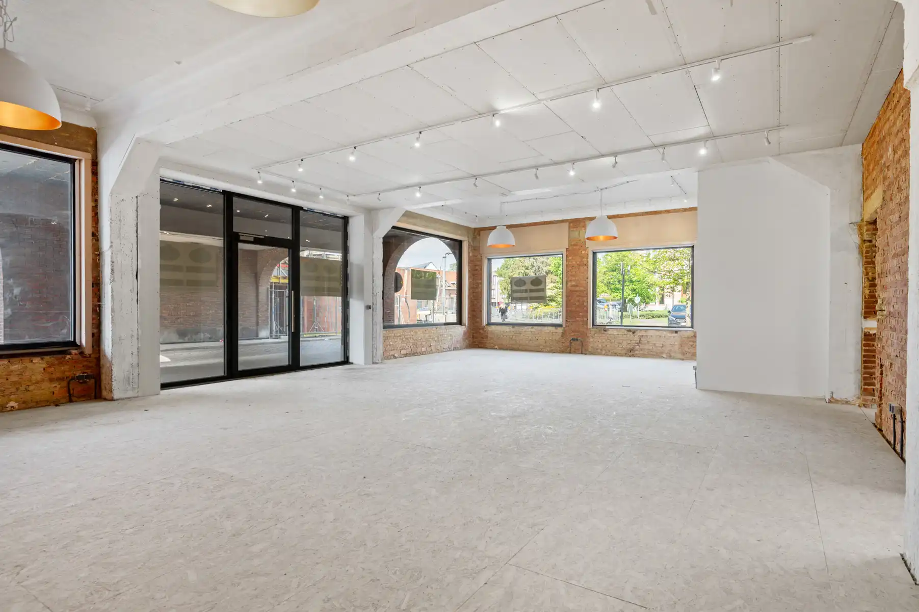 Ruim handelspand van ca. 165 m² op een commerciële locatie. foto 5