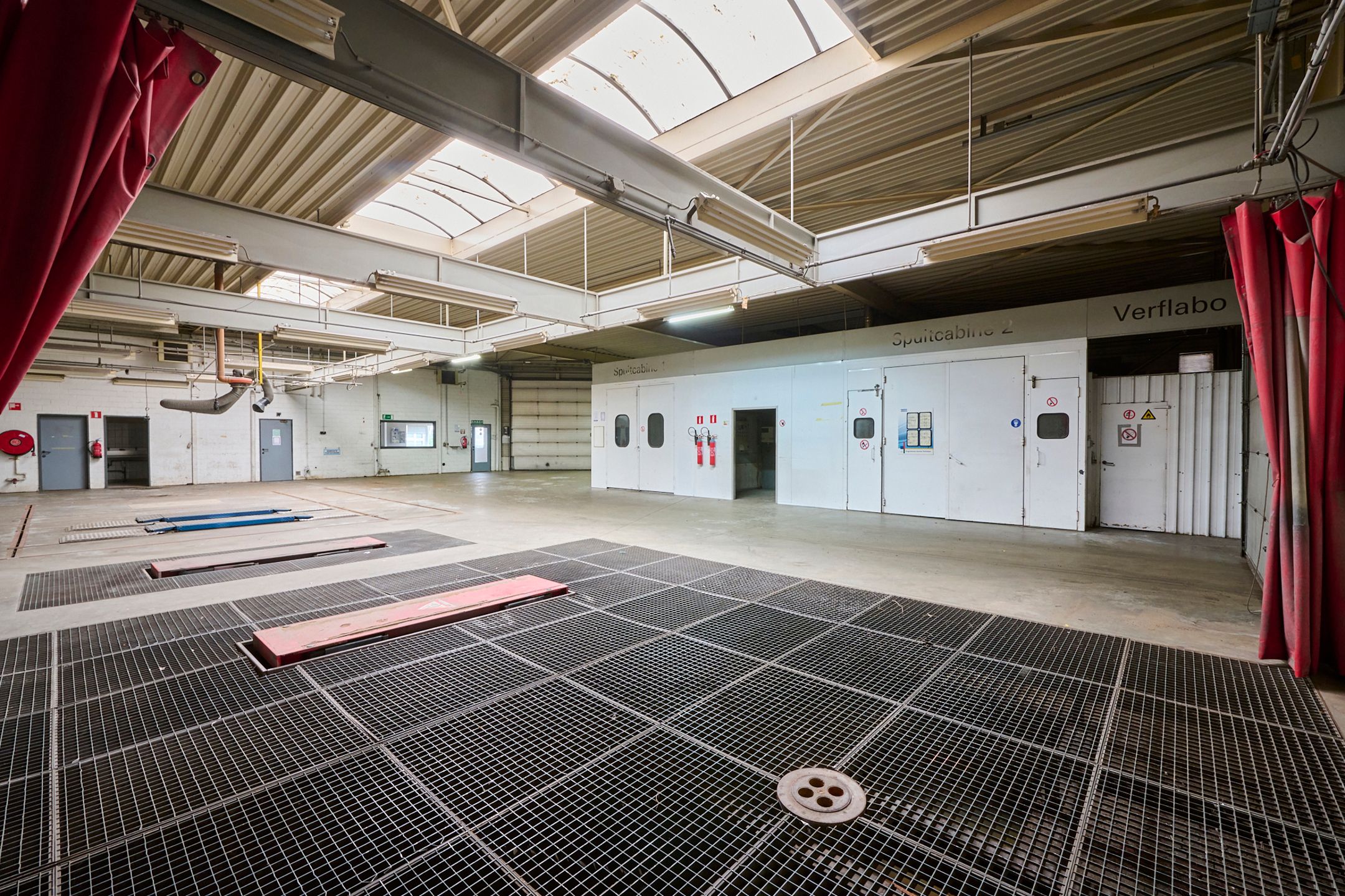 TE KOOP: bedrijfsgebouw met woning in Zonhoven foto 5