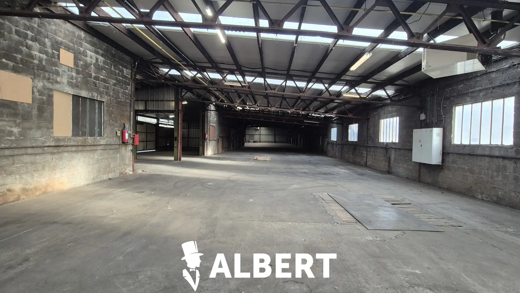 Unit 3 : gesloten loods met burelen foto 7