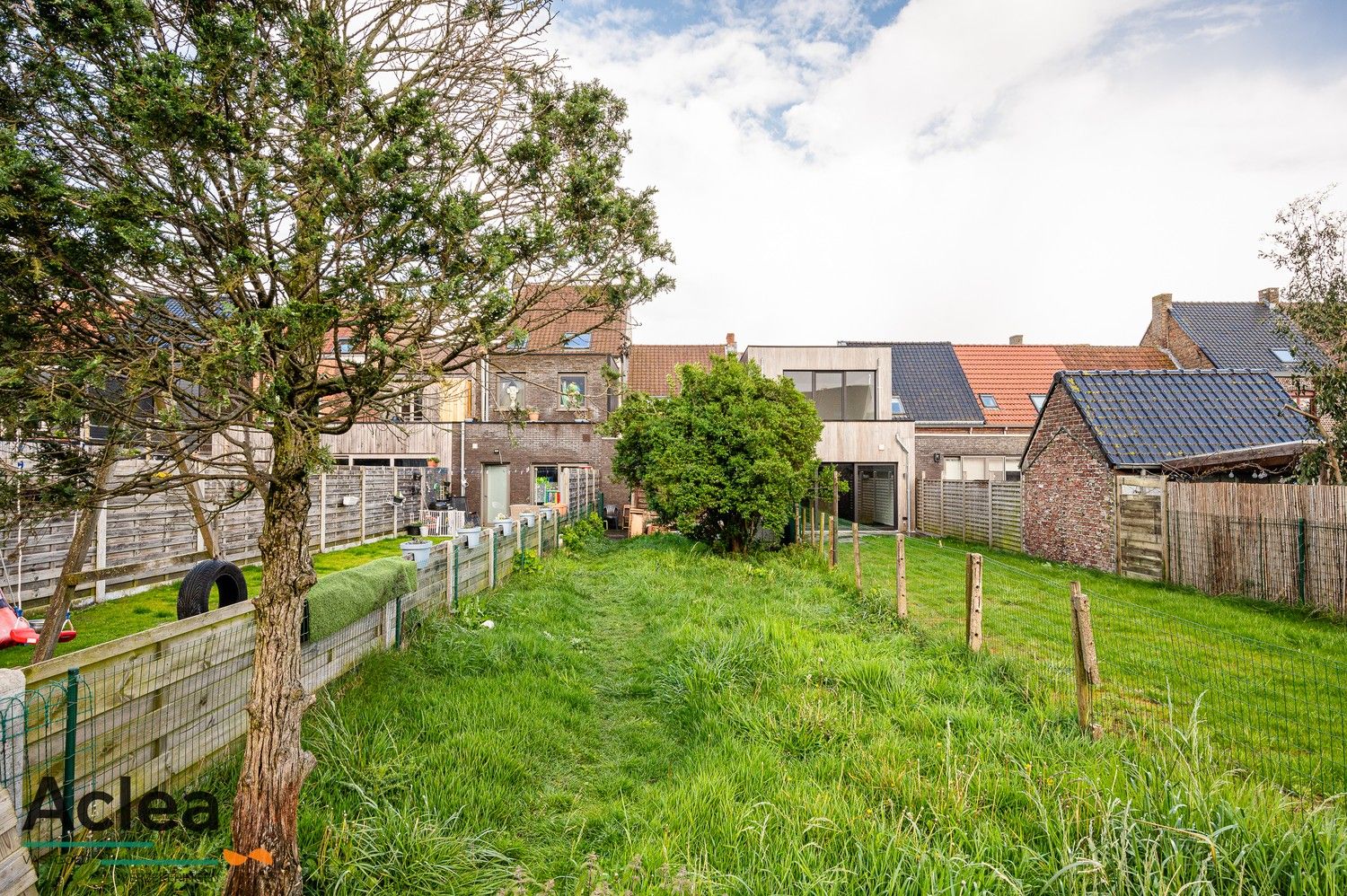 Te renoveren woning met 2/3 slpks en mooie tuin met uitweg foto 18