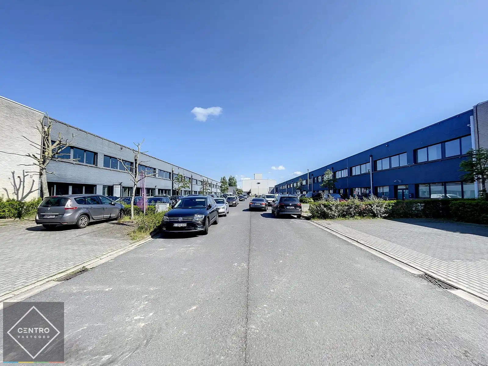 Luxueus afgewerkte KANTOREN (2 x ± 80m²) met private parkeerplaatsen voor de deur te Brugge! Vlot bereikbaar via Expresweg. foto 2