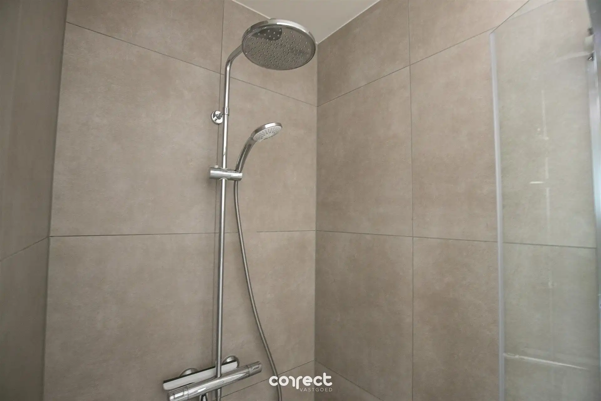 Instapklaar en verzorgd appartement met twee slaapkamers en garage. foto 9